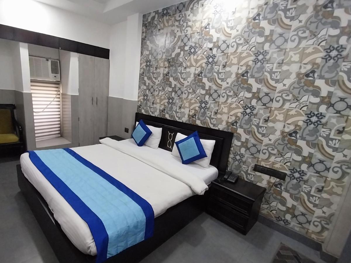 Hotel Crystal Palace Нью-Дели Экстерьер фото